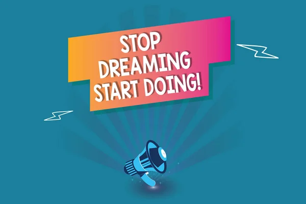 Texto Escritura Palabras Stop Dreaming Start Doing Concepto Negocio Para —  Fotos de Stock