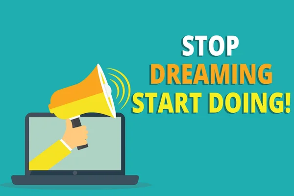 Signo Texto Que Muestra Stop Dreaming Start Doing Foto Conceptual — Foto de Stock