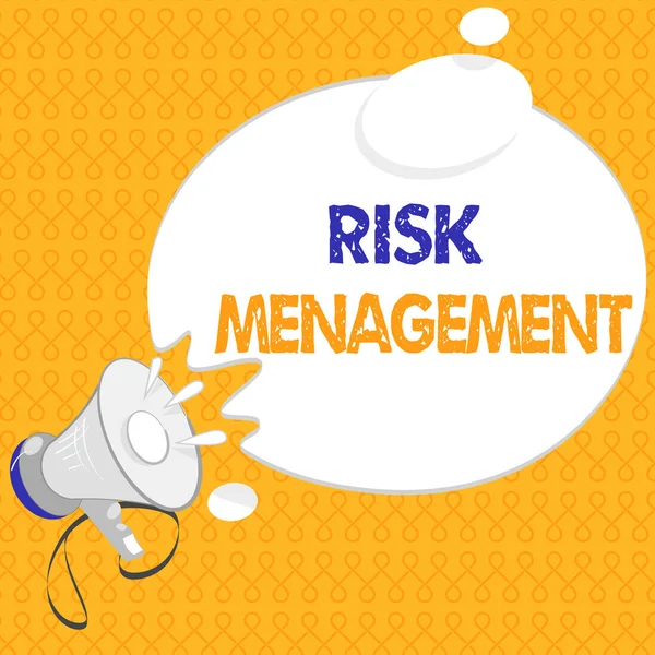 Texto manuscrito Gestión de riesgos. Concepto que significa evaluación de riesgos financieros o problemas con los procedimientos — Foto de Stock