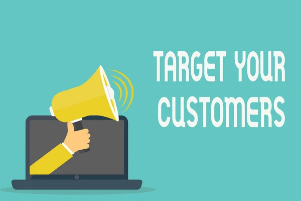 Scrivere a mano testo Target i vostri clienti. Concetto che significa intervallo specifico e potenziali utenti e acquirenti di interesse — Foto Stock