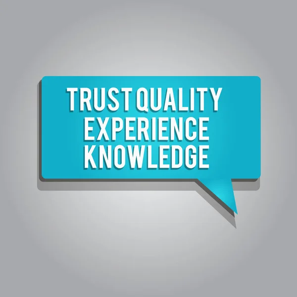 Texto de escritura de palabras Trust Quality Experience Knowledge. Concepto de negocio para la calidad del servicio y satisfacción del cliente — Foto de Stock