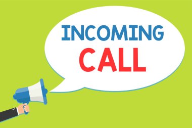 Word metin yazma gelen ara. İş kavramı gelen alınan arayan kimliği telefon sesli mesaj Vidcall megafon hoparlör konuşma balonu mesajı yüksek sesle konuşan tutan adam için.