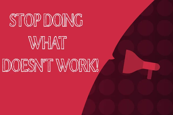 Γράφοντας κείμενο λέξη Stop κάνει ό, τι Doesn t δεν λειτουργούν. Επιχειρηματική ιδέα για απασχολημένος δεν σημαίνει όχι πάντα να είναι παραγωγικό — Φωτογραφία Αρχείου