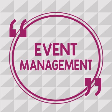 Olay Yönetimini gösteren not yazılıyor. Büyük ölçekli eylem festivallerinin oluşturulması ve geliştirilmesinin yer aldığı iş fotoğrafı