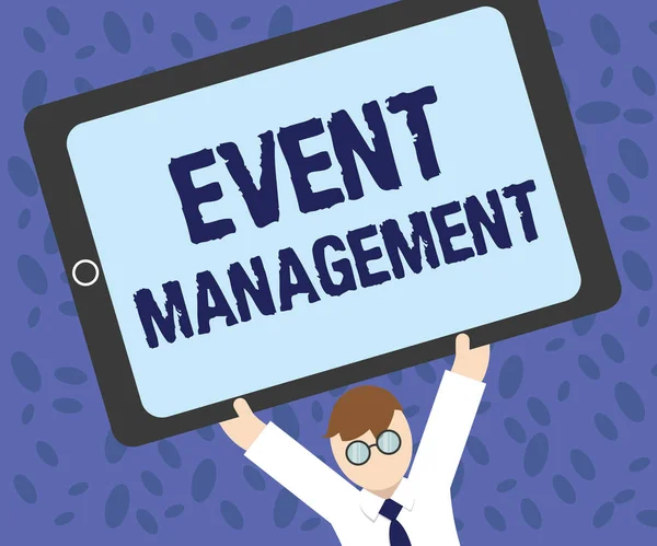 Olay Yönetimini gösteren not yazılıyor. Büyük ölçekli eylem festivallerinin oluşturulması ve geliştirilmesinin yer aldığı iş fotoğrafı