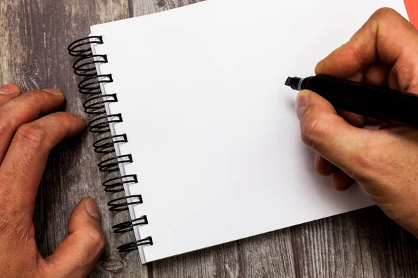 Concepção de negócio de design Texto de cópia vazio para banners da Web material promocional simular modelo Huanalysis Hand Holding Marker Pen for Drawing on Blank Spiraled Sketch Pad — Fotografia de Stock