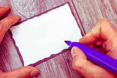 İş boş şablon düzeni için davet tebrik kartı promosyon posteri fiş Huanalysis el Holding Marker kalem yazma üzerinde boş dizin büyüklük beyaz kağıt için
