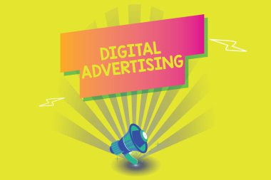 Kelime yazma metni Dijital Reklamcılık. Çevrimiçi Pazarlama için İş Konsepti Tanıtım Mesajları Kampanyası