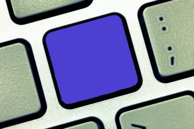 Tasarım iş kavramı boş şablon kopya alanı metin reklam Web sitesi için klavye tuşu basarak tuş takımı fikir bilgisayar iletisi oluşturmak için niyet izole