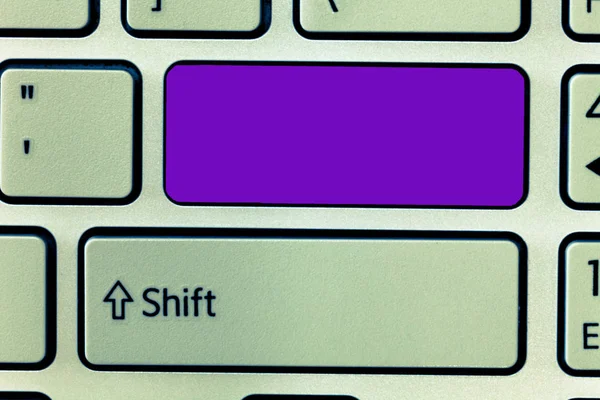 Concepto de negocio de diseño Espacio de copia vacío moderno fondo abstracto Teclado clave Intención de crear mensaje de computadora, presionando la idea del teclado — Foto de Stock