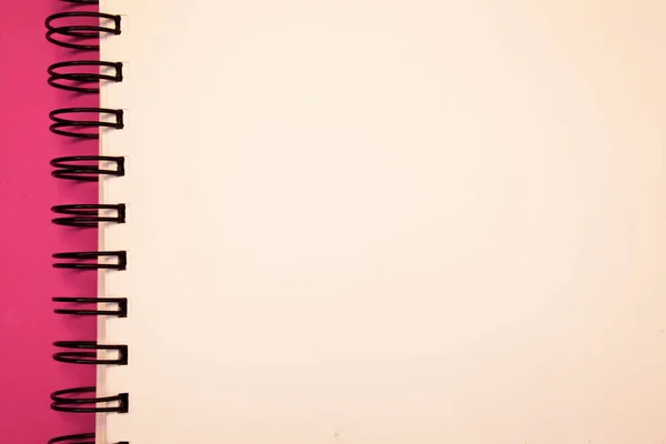 Дизайн бизнес Пустой шаблон изолированный Минималистский графический шаблон макета для рекламы Ноутбук страницы идеи сообщения черные красные буквы слова розовый фон — стоковое фото