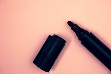 Tasarım iş boş kopya alanı metin reklam Web sitesi promosyon izole Banner şablon pembemsi platformu, siyah ve kırmızı mesaj bir köşesinde, açık siyah kalemi