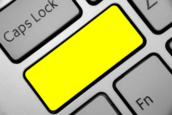 Design conceito de negócio Espaço vazio cópia moderno abstrato fundo Teclado amarelo chave Intenção criar computador computação documento de reflexão — Fotografia de Stock