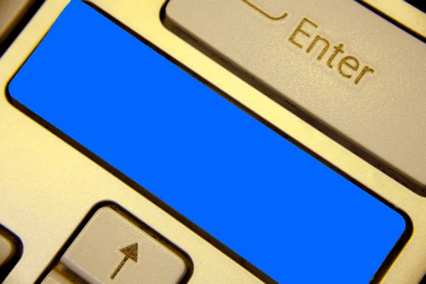 设计业务概念空白复制文本为 Web 横幅促销材料模拟模板键盘蓝色钥匙意向创建计算机计算反射文档 — 图库照片