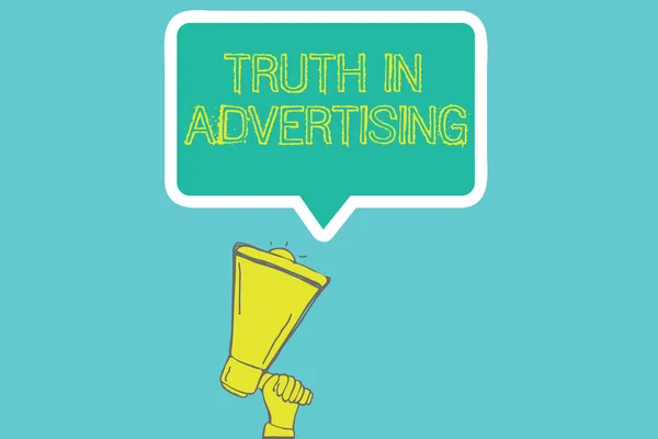 Slovo psaní textu pravda v reklamě. Obchodní koncept pro praxi upřímný reklama reklamní Propaganda — Stock fotografie