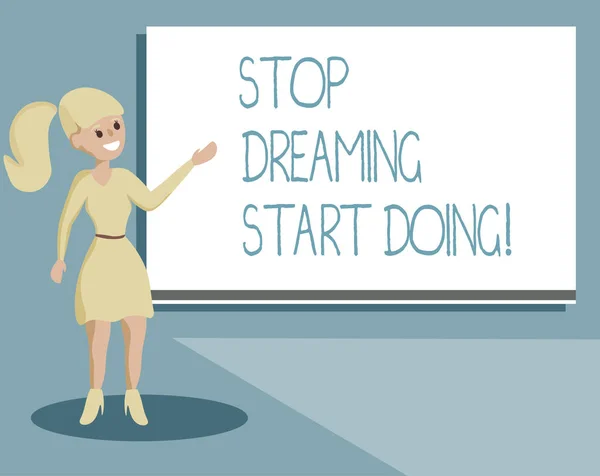 Σύνταξη σημείωσης δείχνει σταματήσει να ονειρεύεται εκκίνηση κάνει. Επαγγελματίες φωτογραφία προβάλλοντας θέσει τα όνειρά σας σε δράση υλοποιήσεις — Φωτογραφία Αρχείου