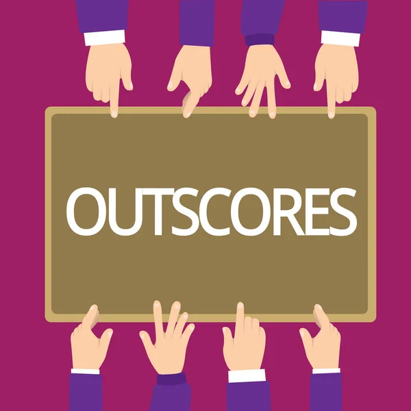 Handskrift text skriva Outscores. Begrepp som betyder poäng mer peka än andra undersökning tester kör hälso-och sjukvård — Stockfoto