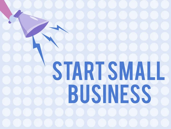Texto para escrever palavras Iniciar pequenos negócios. Conceito de negócio para Aspiring Entrepreneur uma nova indústria de comércio de risco — Fotografia de Stock