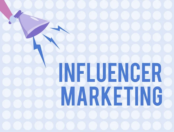 Текст написания слов Influencer Marketing. Бизнес-концепция Endorser, влияющая на потенциальных целевых клиентов — стоковое фото