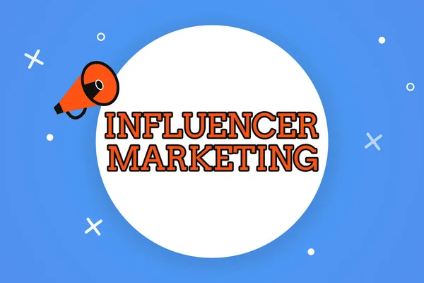 Testo di scrittura di parole Influencer Marketing. Concetto di business per Endorser che influenzano i potenziali clienti target — Foto Stock