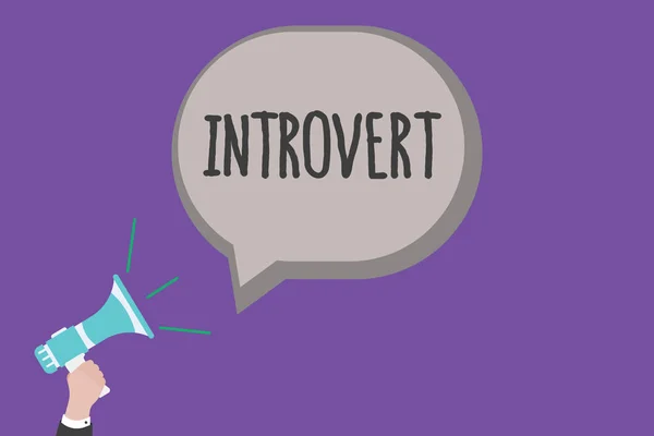 Texto de caligrafia Introvertido. Conceito significado tendem a ser virada para dentro ou focada pensamentos mais internos — Fotografia de Stock