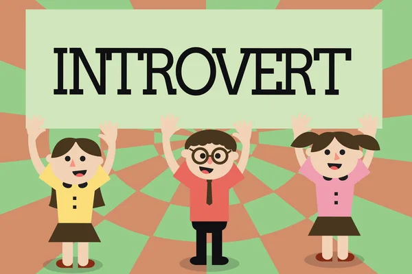 Note d'écriture montrant Introvert. Photo d'affaires mettant en valeur ont tendance à se tourner vers l'intérieur ou concentré plus de pensées internes — Photo