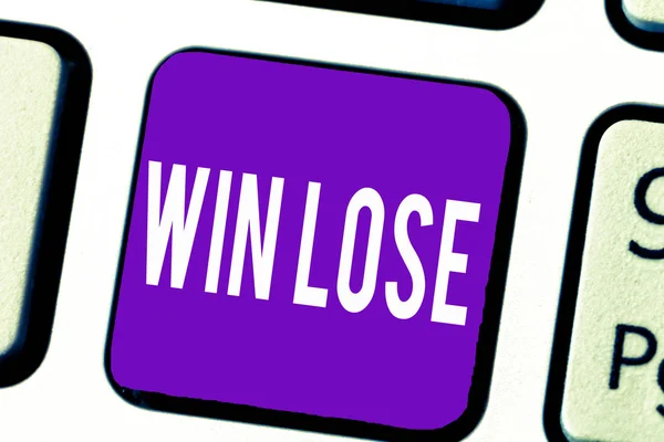 Writing Obs visar Win Lose. Företag foto skylta jämför möjligheter vad händer om allt går bra eller fel — Stockfoto