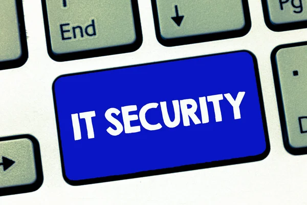 Manuscrito texto It Security. Conceito significado Proteção de sistemas conectados à Internet contra ataques cibernéticos — Fotografia de Stock