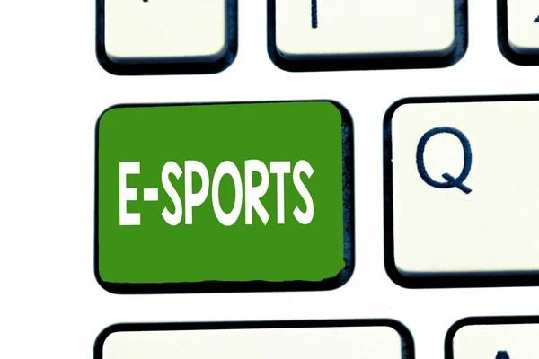 Texto de escritura de palabras E Sports. Concepto de negocio para videojuegos multijugador jugados de forma competitiva para los espectadores — Foto de Stock