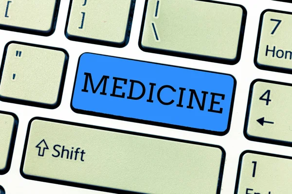 의학 문서 작성. 약을 치료하는 데 사용되는 물질 혹은 준비를 의미하는 개념 — 스톡 사진