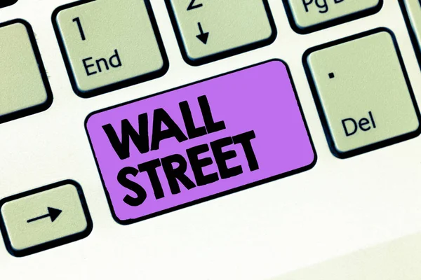 Tekst teken tonen van Wall Street. Conceptuele foto Home van het hoofdkwartier van de New York Stock Exchange verzekeringsmakelaars — Stockfoto