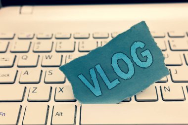 Vlog gösterilen Not yazma. Kısa video malzeme sosyal medya platformu içeren Blog vitrine iş fotoğraf
