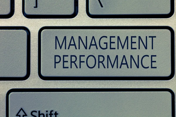Nota di scrittura che mostra le prestazioni di gestione. Foto aziendale che mostra feedback su competenze e competenze manageriali — Foto Stock