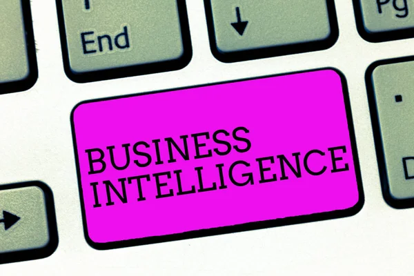 Texto de escritura de palabras Business Intelligence. Concepto de Negocio para Mejores Prácticas de Información para Optimizar Perforanalysisce — Foto de Stock