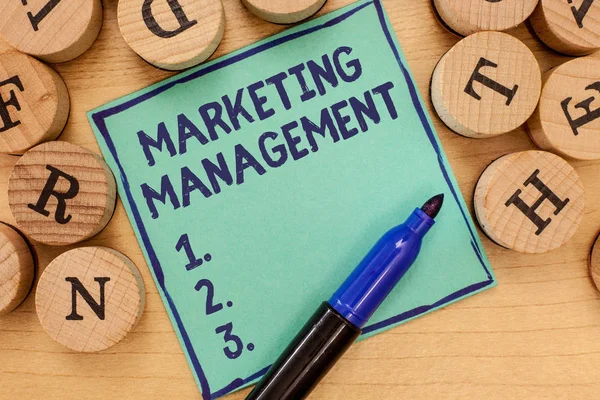 Manuscrito texto Marketing Management. Conceito significado Desenvolver Anuncie Promova um novo Produto ou Serviço — Fotografia de Stock