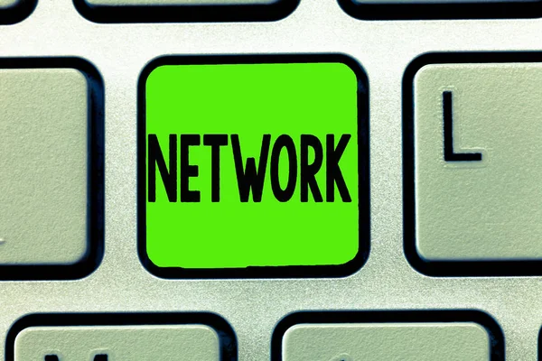 Escrevendo uma nota mostrando Network. Foto de negócios showcasing Sistema de grupo de interligado mostrando coisas Conectado Organizado — Fotografia de Stock