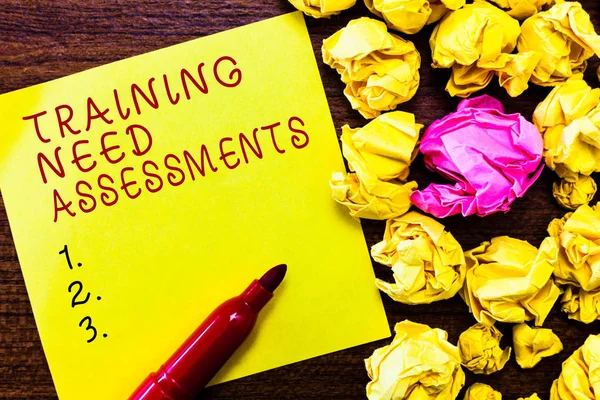 Metin eğitim gerekir değerlendirmeler yazılı kelime. İş kavramı için boşluğu doldurmak için gereken egzersiz belirlemek