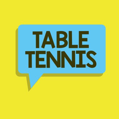 Masa Tenisi gösterilen Not yazma. Küçük yarasalar ve geri dönmüş bir top ile iş fotoğraf vitrine kapalı oyun oynadı