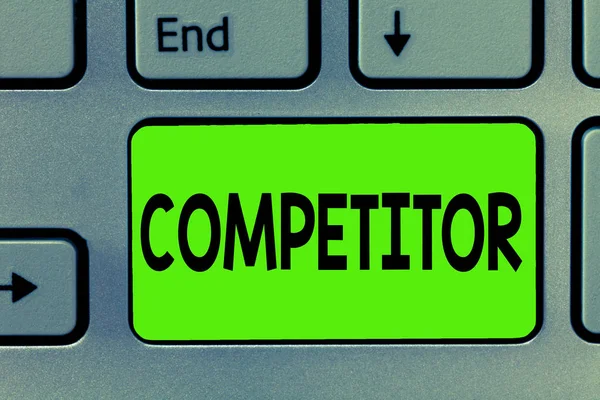 A kézírás szöveg írása a versenytárs. Koncepció, azaz sport verseny kereskedelmi verseny részt vesz, aki — Stock Fotó