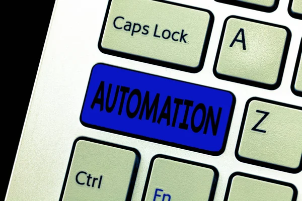 Word tekst intoetsen automatisering. Businessconcept voor technologie gemaakt om te controleren monitor productie en levering — Stockfoto