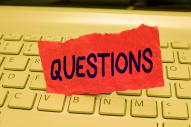 Sorular gösterilen Not yazma. Sorgulayıcı ifade vitrine iş fotoğraf isteme çözümleri için soran cevaplar