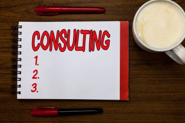 Danışmanlık yazma el yazısı metin. Uzman tavsiyesi görüş üzerinde belirli konu tartışmaya açık defter işaretleri ilham iletişim fikirleri ahşap masa fincan kahve kavramı anlam soran.