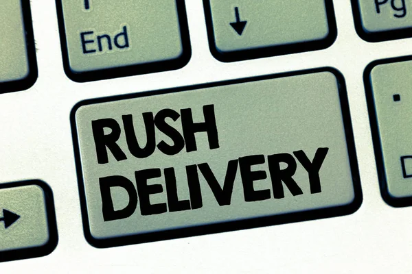 Signo de texto que muestra Rush Delivery. Foto conceptual Urgencia en el transporte de mercancías al cliente Necesidad urgente — Foto de Stock