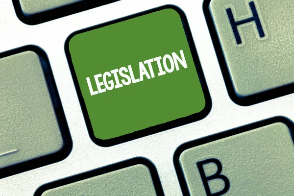 Textzeichen mit Gesetzgebung. konzeptionelles Fotogesetz oder von einem Regierungsparlament vorgeschlagene Gesetze — Stockfoto