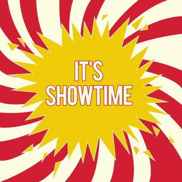 Intoetsen van tekst Word het s is Showtime. Businessconcept voor geplande werkelijke tijd waarop een show of iets begint — Stockfoto
