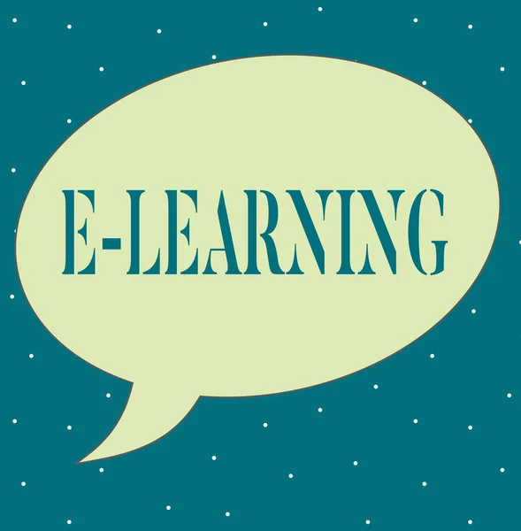 Nota de escritura que muestra E Learning. Exposición de fotos de negocios Lecciones realizadas a través de medios electrónicos típicamente en Internet . —  Fotos de Stock
