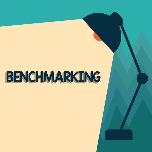 Conceptuele hand schrijven tonen van Benchmarking. Zakelijke foto presentatie iets ten opzichte van een standaard strategie evalueren — Stockfoto