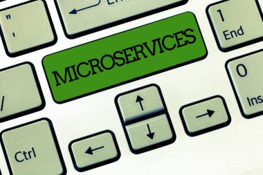 El yazısı metin Microservices. Yazılım geliştirme tekniği bina tek işlevi modül anlam kavramı