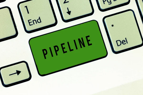 Escritura a mano conceptual mostrando Pipeline. Foto comercial que muestra tubería larga típicamente subterránea que transporta gas petróleo largas distancias —  Fotos de Stock