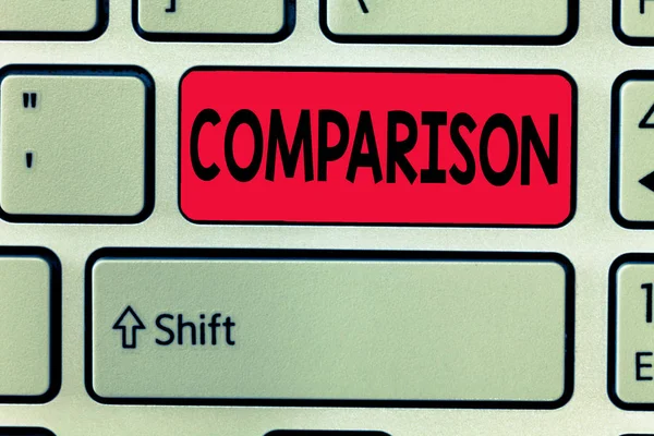 Kavramsal el karşılaştırma gösterilen yazma. İş fotoğraf metin tahmini benzerlikler farklılıkları gösteren iki şey arasında.